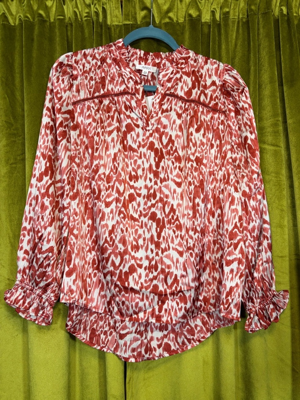 NWT AVARA Nanette tunic style Blouse in Pink Leopard Print. Size XS. Retail $68